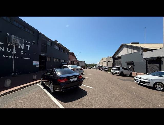 1,100M² WAREHOUSE TO LET IN WINDERMERE